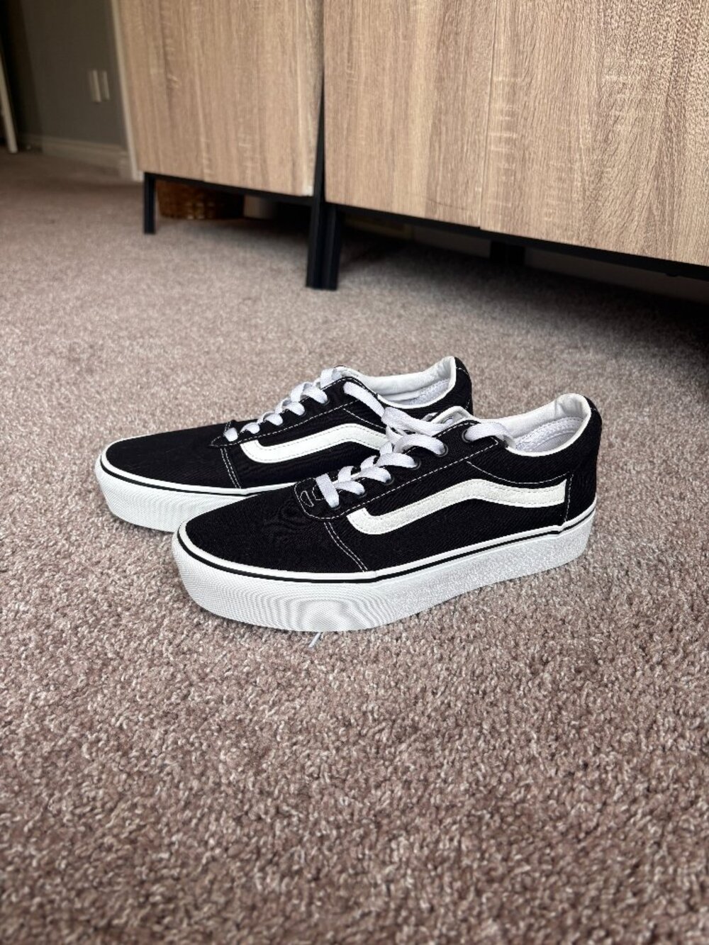 Vans Ward Platform Size 9 LIKE NEW Classic Black and White Old Skool